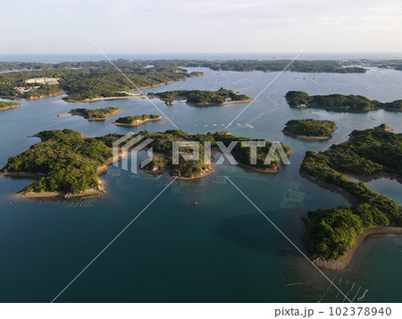 【絶景】空から見た英虞湾　伊勢志摩 102378940