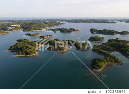 【絶景】空から見た英虞湾　伊勢志摩 102378941