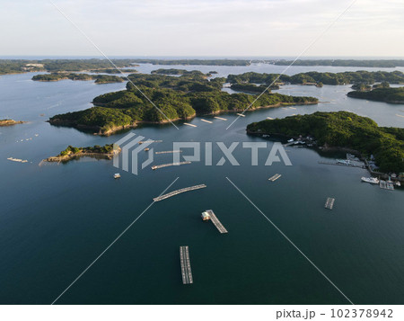 【絶景】空から見た英虞湾　伊勢志摩 102378942