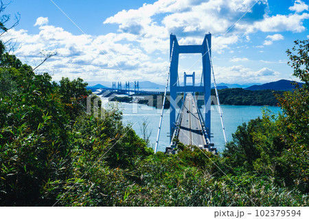 鷲羽山から見た秋晴れの瀬戸大橋15　岡山県倉敷市 102379594