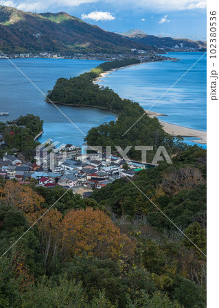 日本 京都府宮津市にある天橋立ビューランドから眺める天橋立の飛龍観 日本 京都府宮津市にある天橋立ビューランドから眺める天橋立の飛龍観 102380536