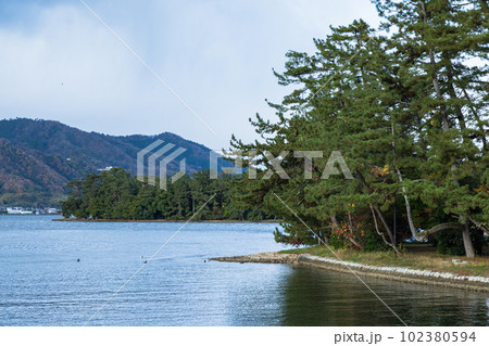 日本　京都府宮津市の丹後天橋立大江山国定公園と阿蘇海 102380594