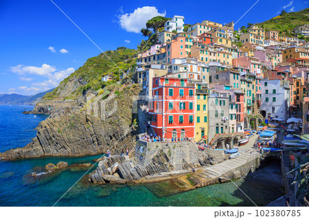 イタリア・チンクエテッレの町1つ、リオマッジョーレ イタリア・チンクエテッレの町1つ、リオマッジョーレ 102380785