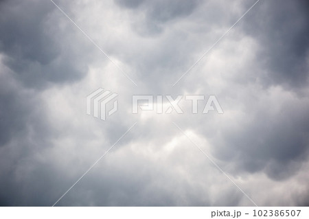gray overcast sky with clouds. rainy weather forecast 102386507