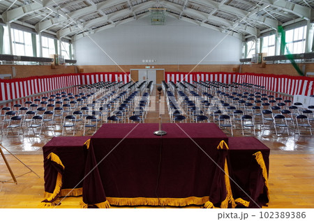 卒業式会場風景_高等学校 102389386