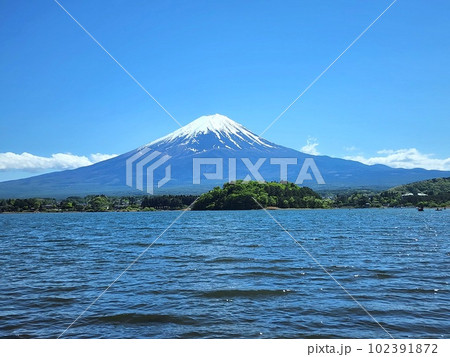 河口湖も初夏の景色 102391872