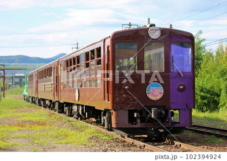 【JR北海道】DE15形ディーゼル機関車＋510系「富良野・美瑛ノロッコ号」（富良野線：富良野駅） 102394924
