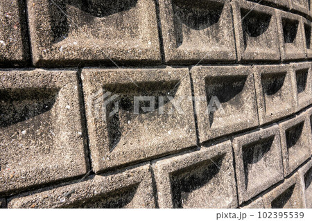 長方形のレンガブロックの擁壁 長方形のレンガブロックの擁壁 102395539