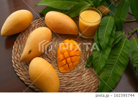 Ripe mango on wood,Ripe Mango Slice on wooden cutting board 102395744