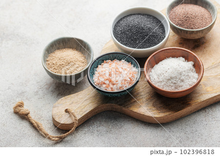 Bowls with assorted speciality salt 102396818