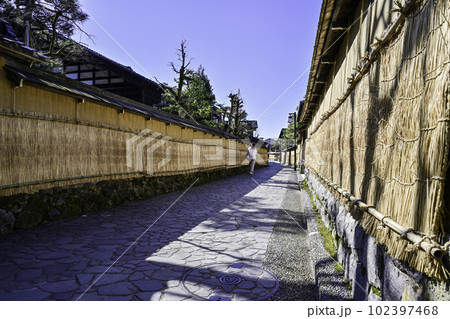 青空が広がる早春の長町武家屋敷跡 青空が広がる早春の長町武家屋敷跡 102397468