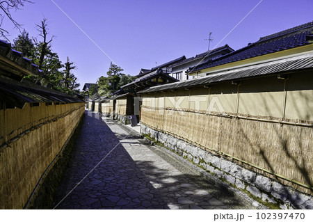 青空が広がる早春の長町武家屋敷跡 青空が広がる早春の長町武家屋敷跡 102397470