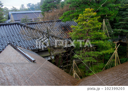 金沢 兼六園 成巽閣 庭園 屋根 金沢 兼六園 成巽閣 庭園 屋根 102399203