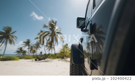 自動車と美しいビーチ 自動車と美しいビーチ 102400422