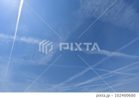 ひこうき雲で落書き 102400680