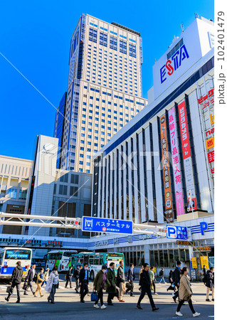 北海道　札幌駅前の都市風景　バスターミナル 102401479