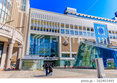 北海道　札幌駅前の都市風景　札幌ステラプレイスと大丸札幌店 102401493