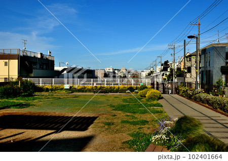 世田谷代田駅から梅が丘駅間の新規開発エリア　世田谷代田駅南西口の富士山の見える風景 102401664
