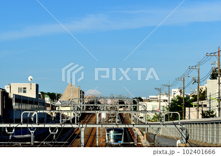 世田谷代田駅から梅が丘駅間の新規開発エリア　世田谷代田駅南西口の富士山の見える風景 102401666