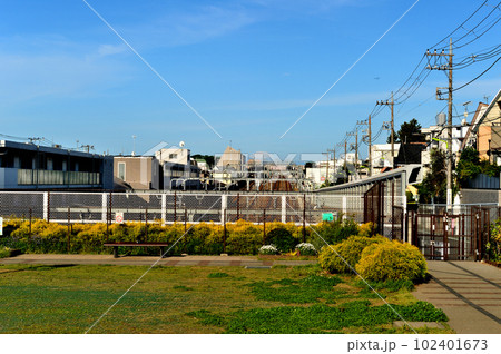 世田谷代田駅から梅が丘駅間の新規開発エリア　世田谷代田駅南西口の富士山の見える風景 102401673