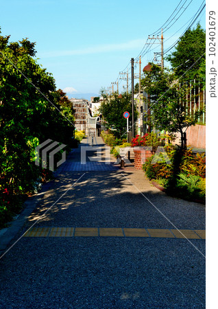 世田谷代田駅から梅が丘駅間の新規開発エリア 世田谷代田駅南西口の富士山の見える風景 世田谷代田駅から梅が丘駅間の新規開発エリア 世田谷代田駅南西口の富士山の見える風景 102401679