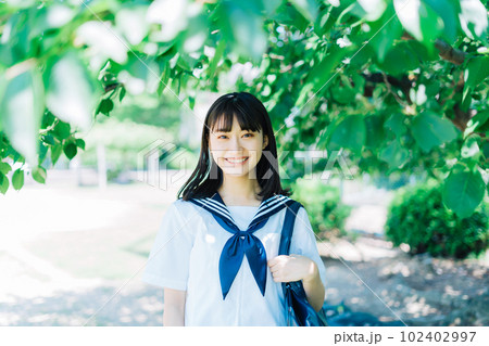 夏服の女子高生 夏服の女子高生 102402997