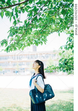 夏服の女子高生 夏服の女子高生 102402998