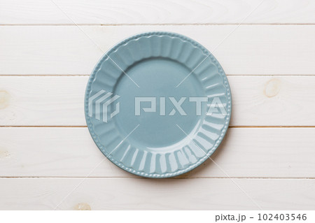 Top view of empty grey plate on wooden background. Empty space for your design 102403546
