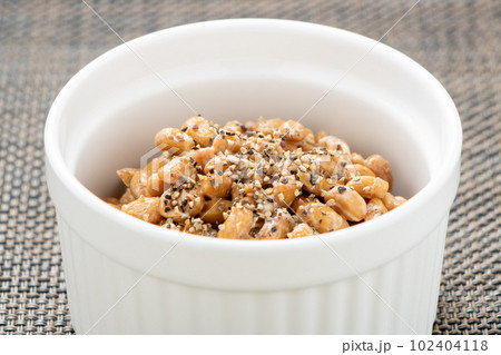 納豆アレンジ。納豆プラス胡椒(ブラックペッパー･黒コショウ)。 102404118