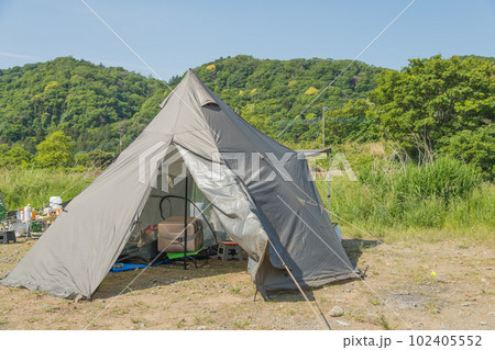 【中津川河川敷でオートキャンプ　設営を完了】 102405552