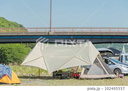 【中津川八菅橋の河川敷でオートキャンプ】 102405557