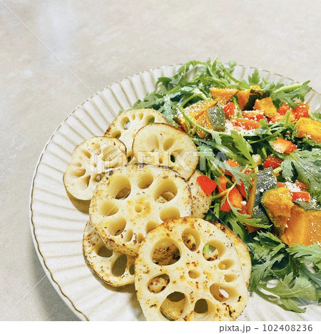 レンコンと春菊の健康サラダ 102408236