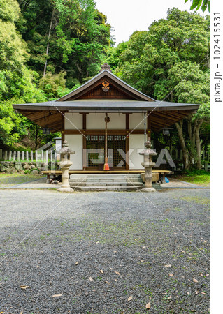 大阪府高槻市の檜尾山春日神社　拝殿 102415531