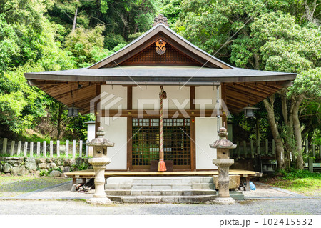 大阪府高槻市の檜尾山春日神社 拝殿 大阪府高槻市の檜尾山春日神社 拝殿 102415532