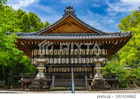 京都府向日市の向日神社　舞楽殿 102416662