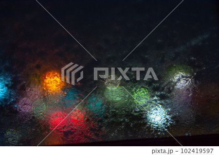 玉ボケ 雨の日 車内からの景色 車の中 ドライブ ドライブデート 雨の日 玉ボケ 雨の日 車内からの景色 車の中 ドライブ ドライブデート 雨の日 102419597