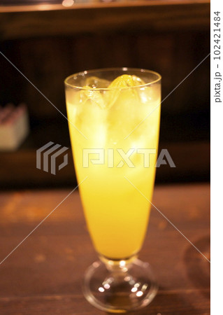 バーで頂いたカクテル（ファジーネーブル） 102421484