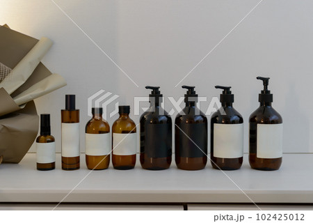 シャンプー＆トリートメントなどのボトル　ヘアサロン 102425012
