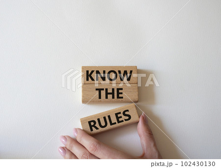 Know the rules symbol. Wooden blocks with words Know the rules. Beautiful white background. Businessman hand. Business and Know the rules concept. Copy space. 102430130