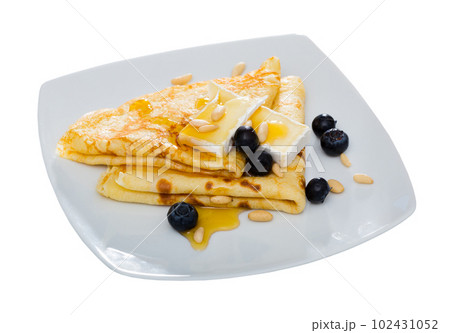 Crepes with brie and honey 102431052