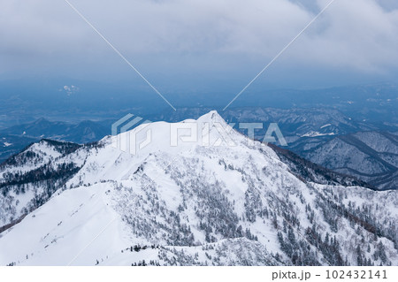 日本百名山武尊山に連なる剣ヶ峰山の尖峰 日本百名山武尊山に連なる剣ヶ峰山の尖峰 102432141