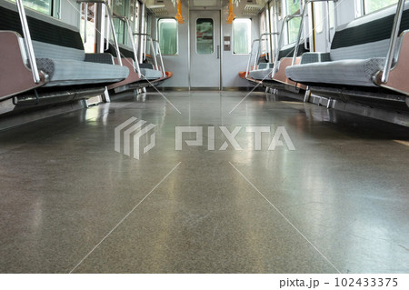 電車の座席風景 電車の座席風景 102433375