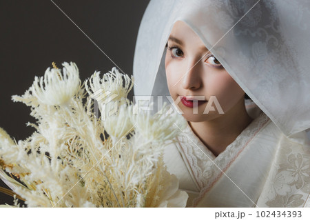 花嫁 白無垢 綿帽子 花嫁 白無垢 綿帽子 102434393