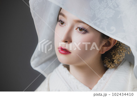 花嫁 白無垢 綿帽子 花嫁 白無垢 綿帽子 102434410