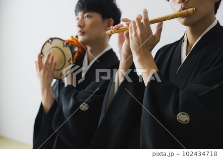 紋付袴　和楽器　鼓　篠笛　 102434718
