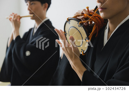紋付袴　和楽器　鼓　篠笛　 102434726