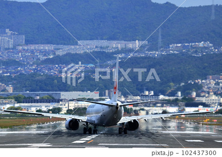 大阪国際空港 JAL 飛行機 離陸態勢 千里川尻 大阪国際空港 JAL 飛行機 離陸態勢 千里川尻 102437300