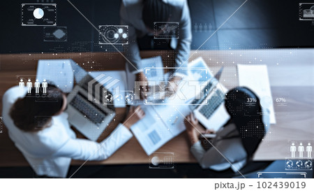 デジタルの世界でグローバルビジネスに成功したエリートのイメージ、デジタル会議・商談のバックグランド 102439019