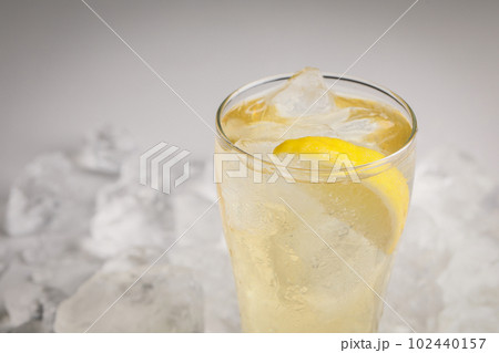 ハイボールおロックアイス　lemon 102440157
