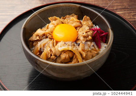 豚バラ肉のスタミナ丼 102444941